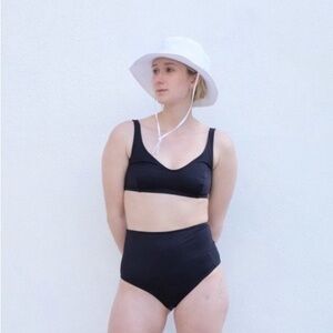 Nu Swim Fen Top in Black Size Medium